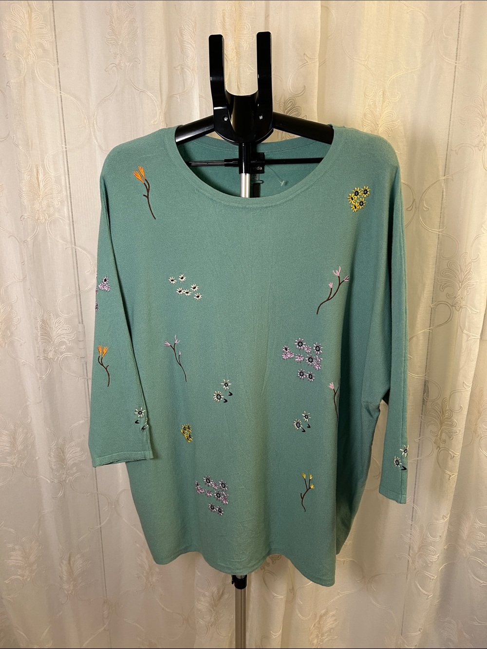 NWT Aaeda Beryl Green Floral Embroidered Oversized Knit Pullover Top Plus 2X